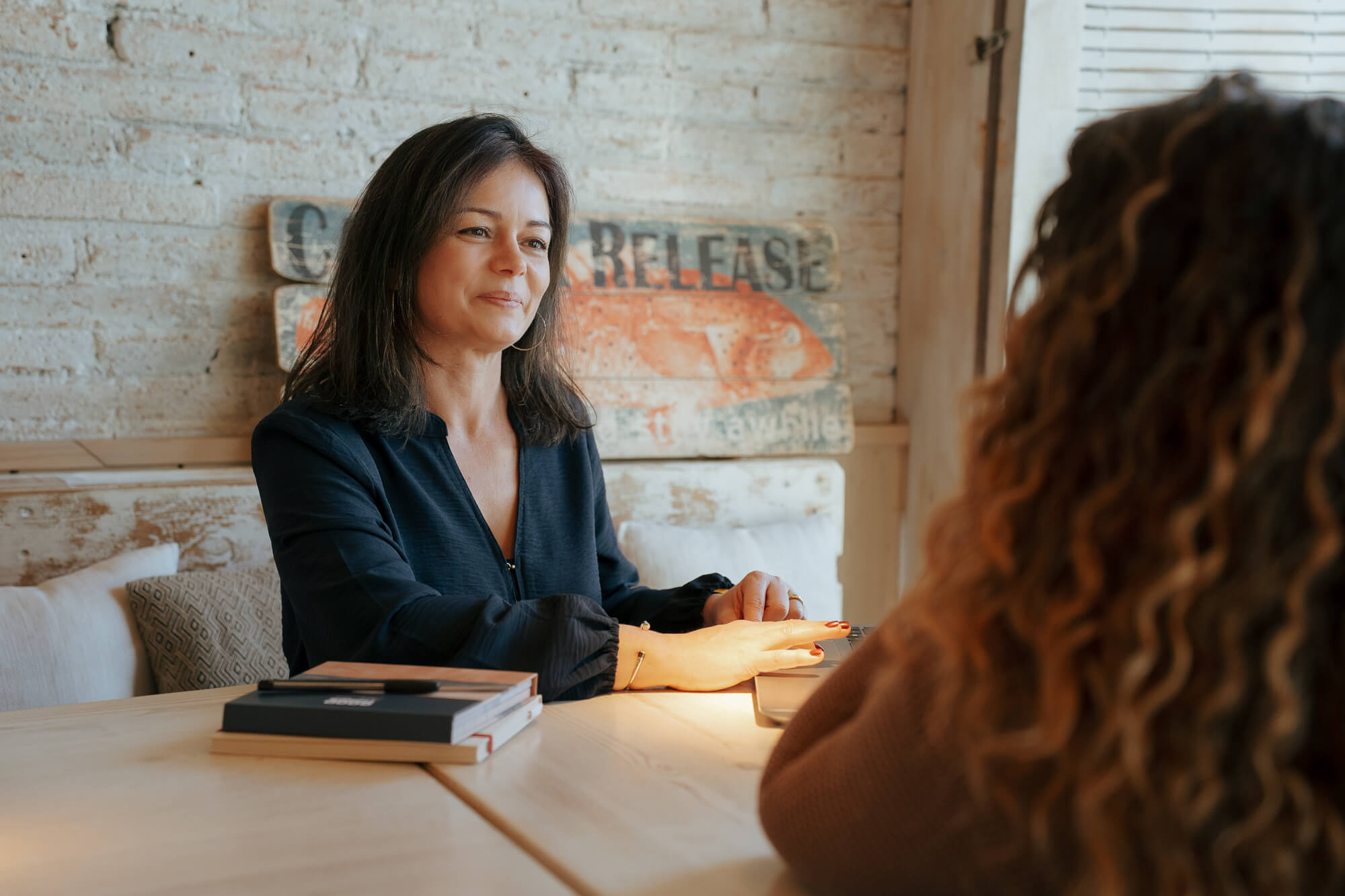 formatrice SEO pour professionnel de santé en séance d'accompagnement individuel avec une cliente