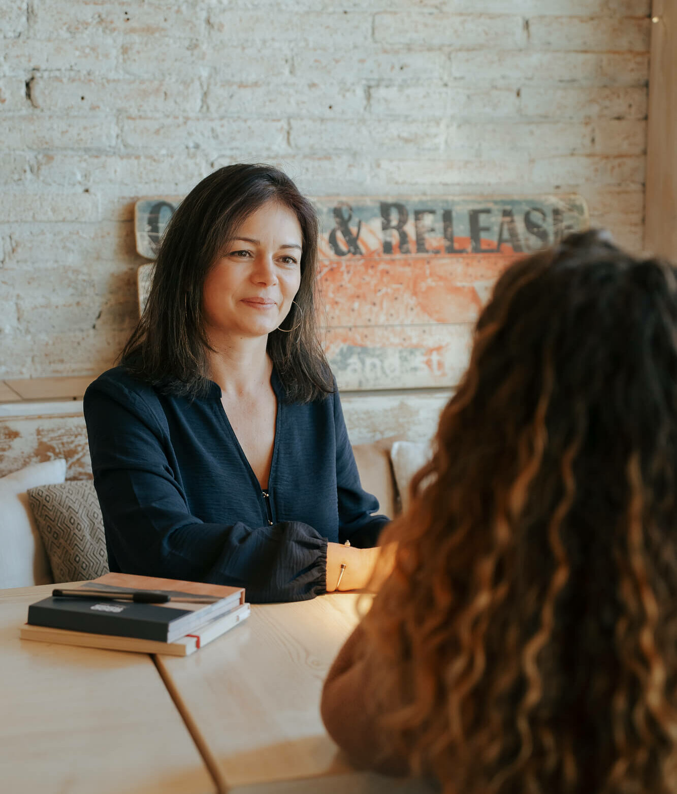 Julie Rogier en séance de coaching SEO avec une entrepreneure