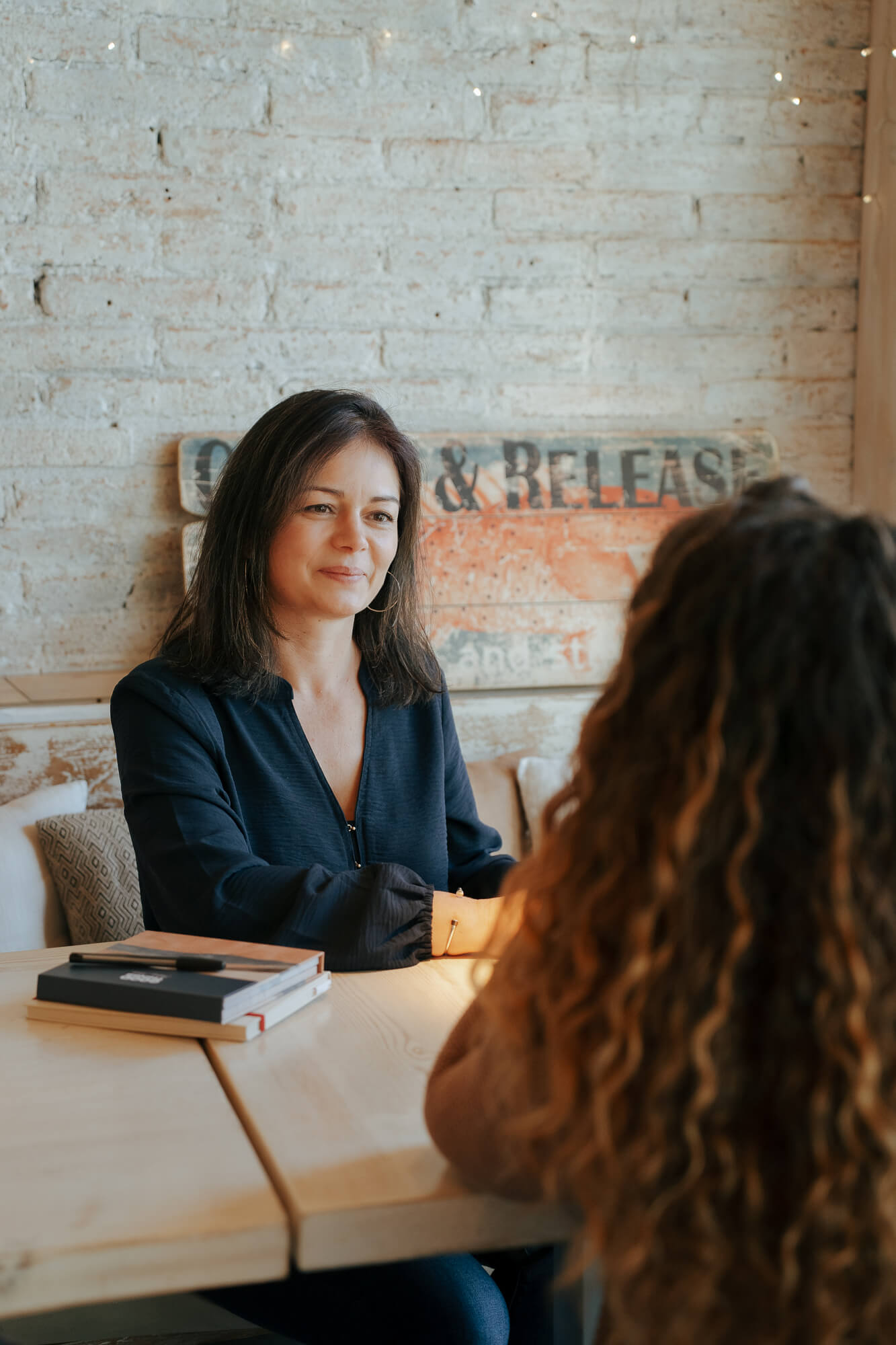 Julie Rogier en séance de coaching SEO avec une entrepreneure